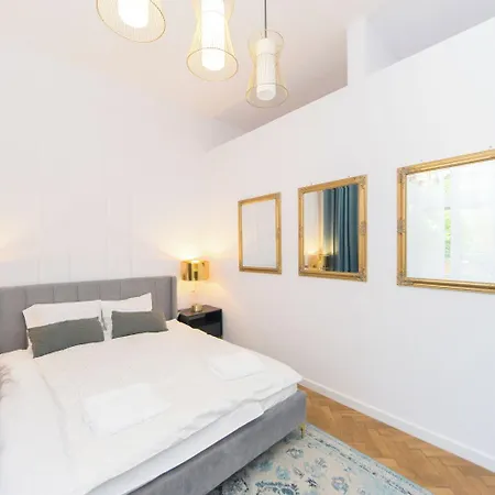 Wawel Castle Old Town Bigger P4you Pl קרקוב